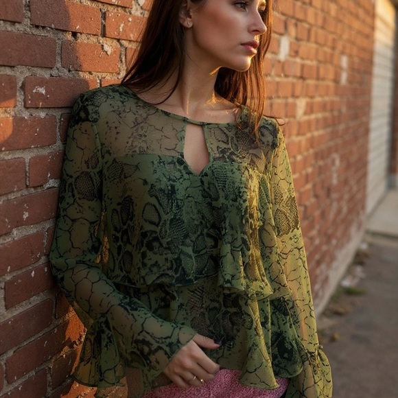 Jennifer Lopez Snakeskin Blouse - Picture 10 of 11